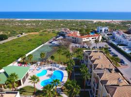 Praia da Lota Resort – Beachfront Apartments, hotel na Manta Rota