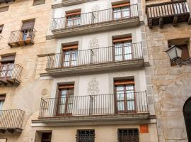 Apartamentos Plaza Mayor, hotel in Valderrobres