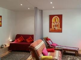 Chambre Avec Jardin Pierre Curie, hotel near Neuilly-Plaisance RER Station, Bry-sur-Marne