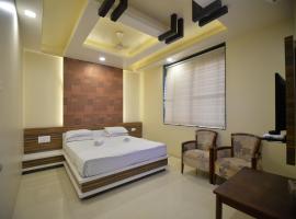 Hotel Radhe Krishna, hotel i Solapur