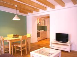 Trentino Apartments - Il Gufo Vacanze, appartamento a Borgo