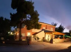 Epavlis Apartments