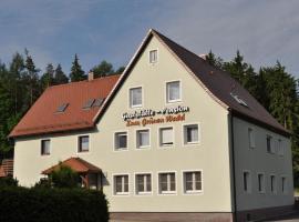 Pension Zum Grünen Wald, къща за гости в Фойхтванген