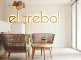 El Trebol Bar & Hotel Only Adults, παραλιακή κατοικία σε Carboneras