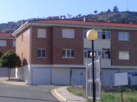 Casa Toño, hotel sa parkingom u gradu Medinaseli