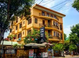 DK's Backpacker Hotel