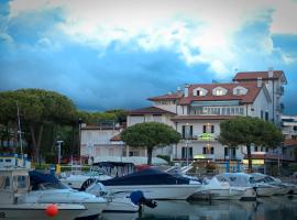 Hotel La Goletta, hotell nära Faro Rosso, Lignano Sabbiadoro
