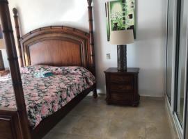 Hotel Colombus, hotel near Eugenio Maria de Hostos Airport - MAZ, Aguada