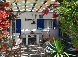 Tinos Peristerionas, hotel u gradu Tinos