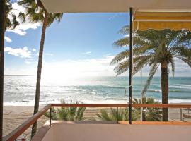 Apartamentos Playa Torrecilla, hotel em Nerja