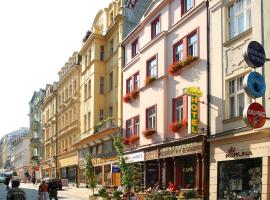 Hotel Kavalír، فندق 3 نجوم في كارلوفي فاري