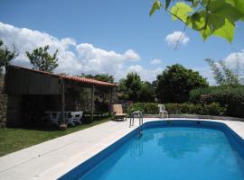 Porto Monte, hotel with parking in Maceira