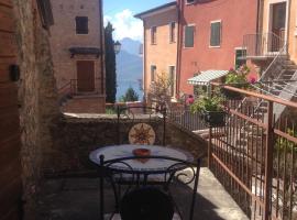 Casa Nadia: San Zeno di Montagna'da bir otel