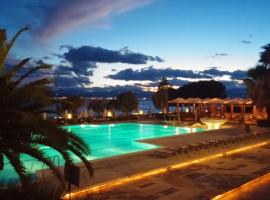Ramada Loutraki Poseidon Resort, hotel in Loutraki