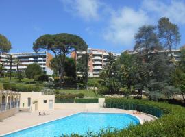 Appartement Les Palmiers - Vacances Cote d'Azur, hotel s golf terenima u Cannesu