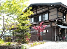 Sakura Guest House, hotell i Takayama