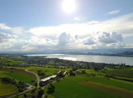 Ferienwohnung Burg Murten, пляжный отель в городе Муртен