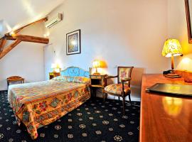 Le Grand Monarque, hotel v destinaci La Charité
