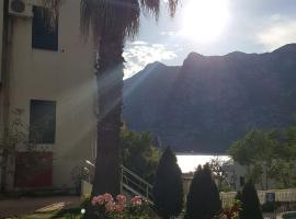 Roman Gardens Studio Apartment, hotel em Risan
