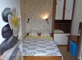 Apartments Kavan: Barbariga şehrinde bir otoparklı otel