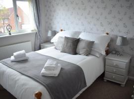 103 Bewick Serviced Accommodation, hotel with parking in Newton Aycliffe