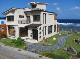 TORO Ocean front B&B, hotel in Green Island