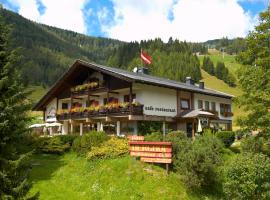 Schi- und Wanderhotel Berghof, hotel en Bad Kleinkirchheim