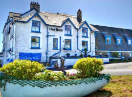 Lion Hotel & Studio Apartments, hótel í Criccieth