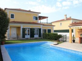 Spacious Villa in Azeitão (with private pool), puhkemaja sihtkohas Azeitão