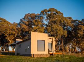 Dragonfly Cottages, country house in Orange