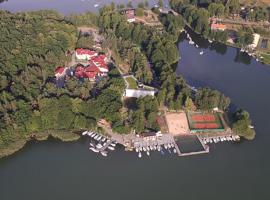 Ośrodek Szkoleniowo - Wypoczynkowy Guzianka, alojamiento en la playa en Ruciane-Nida