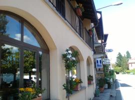 Il Vapore – hotel w mieście Oggebbio