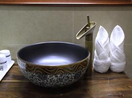 Meili Xueshan Junyi Boutique Hotel, hotel i Deqin