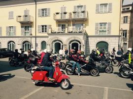 Monteverde Apartments, hotel com estacionamento em Acqui Terme