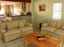 Kian's Place Holiday Home, hotell i Langebaan