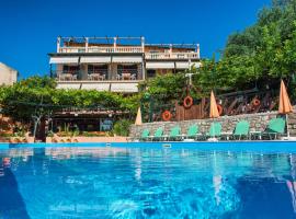 Argo Poolside, aparthotel em Benitses