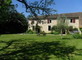 Maison de Bastien, מלון בLugon et l’Ile du Carney