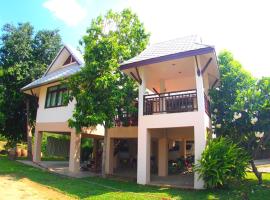 Baan2rai, hotel cerca de Wat Tham Kao Pun, Kanchanaburi