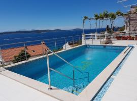 J&B Holiday House Hvar, hotel with pools in Hvar