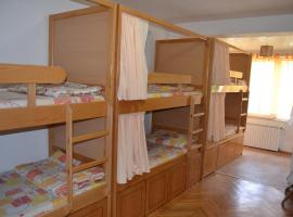 Hostel Valentin 2, khách sạn ở Skopje