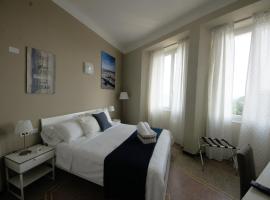 Luna Rooms, готель у місті Савона