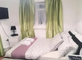 Abbey Wood Station Five Bedroom Self Contained House