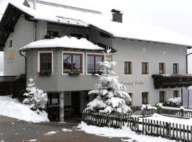 Ferienhof Rindler, hotel with parking in Schlaiten