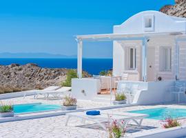 Katharos Pool Villas, holiday home in Oia