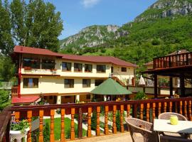 Pension Cuibul Viselor, hotel with jacuzzis in Băile Herculane