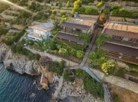 Seaside Duplex Stone Villa: Qeparo şehrinde bir otel