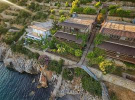 Seaside Duplex Stone Villa, hotel i Qeparo