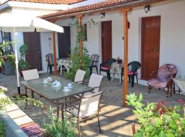 Armonia Guesthouse, hostal o pensión en Panormos