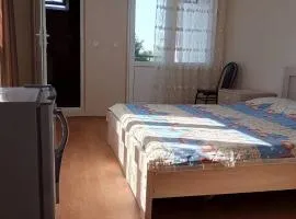 Mari Guest House