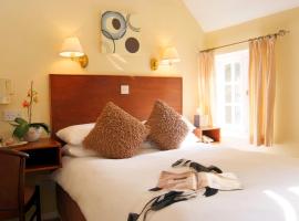 Tumbling Weir Hotel, hotel em Ottery Saint Mary